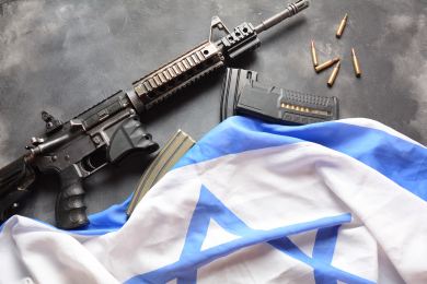 Tisk: Izrael zmírnil pravidla držení zbraní, za týden o ně požádalo 41.000 lidí