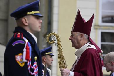 Prezident Pavel se dnes setká s končícím arcibiskupem Graubnerem