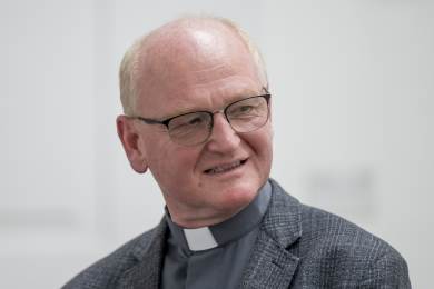 Akademický senát katolické teologické fakulty schválil návrh na odvolání děkana