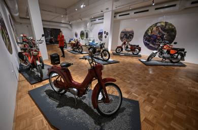 Slovácké muzeum vystavuje motocykly značky Jawa ze soukromé sbírky