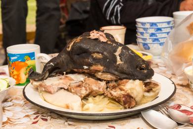 Vánoce na Blízkém východě: Od půstu k jehněčí hlavě a pouštním lanýžům na talíři