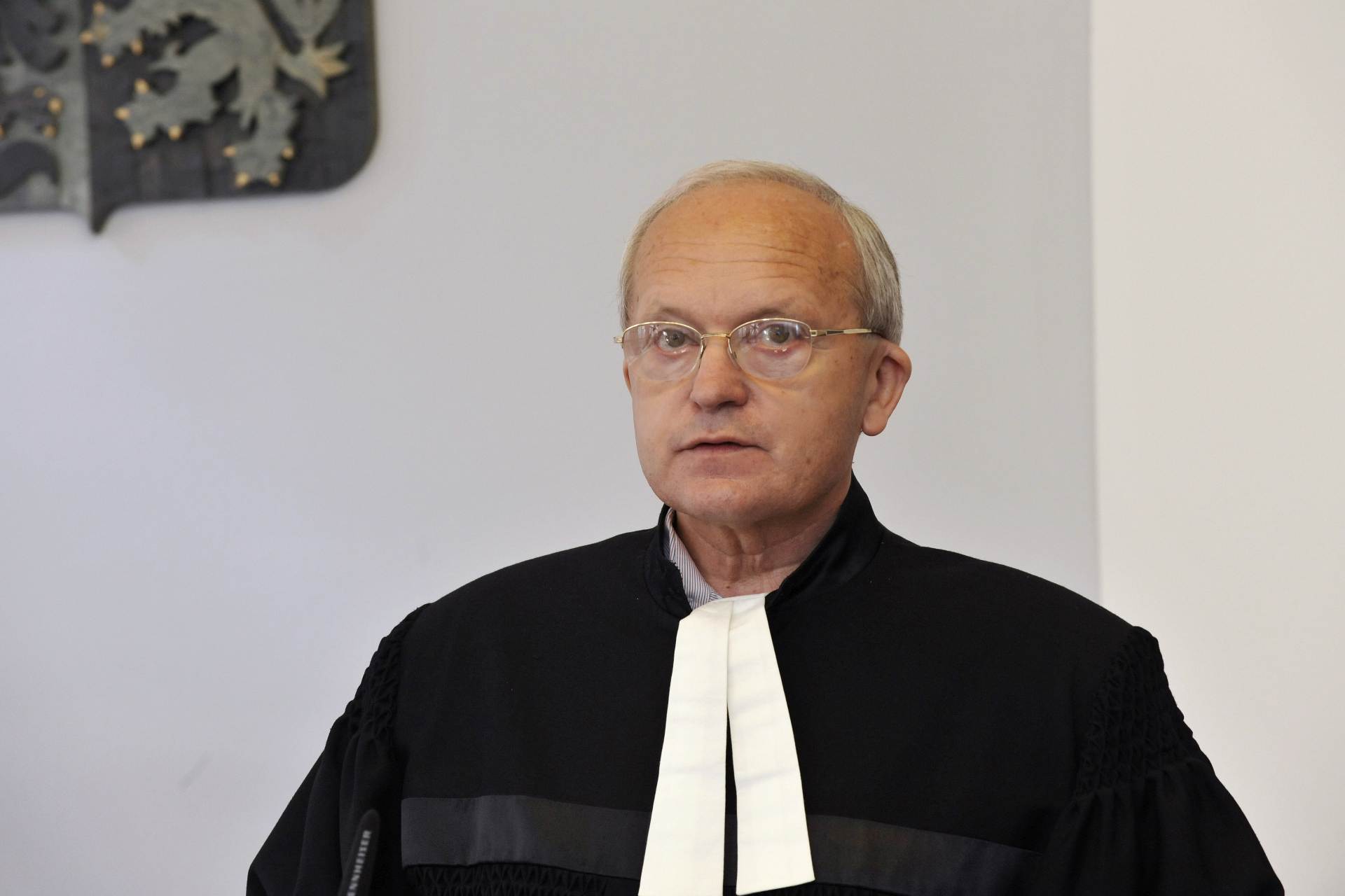 Zemřel advokát