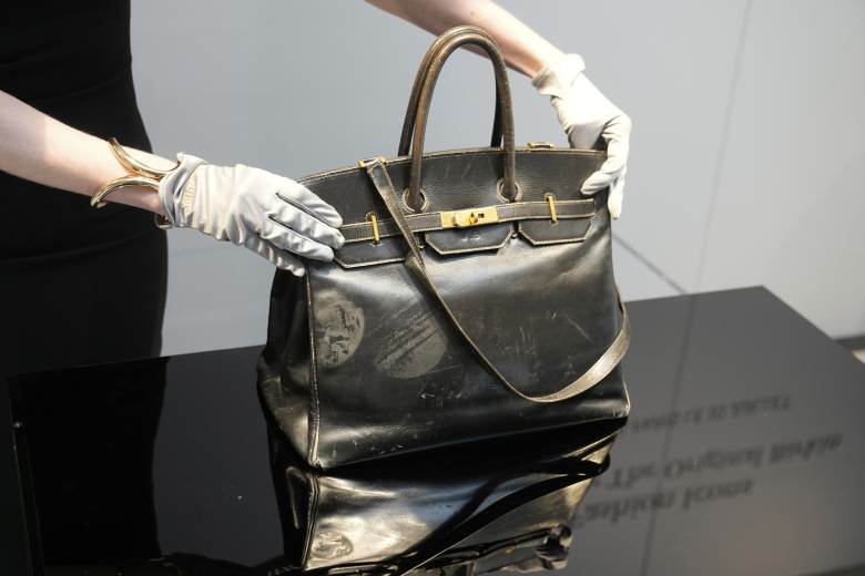 První kabelka Birkin od Hermes byla vydražena v Paříži za 8,6 milionu eur