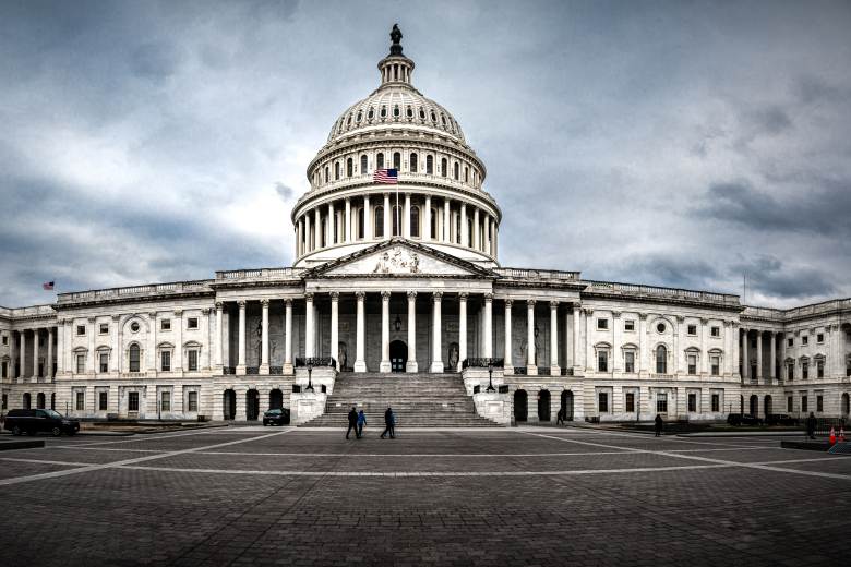 Trump uvedl, že omilostnil asi 1500 obviněných z útoku na Kapitol