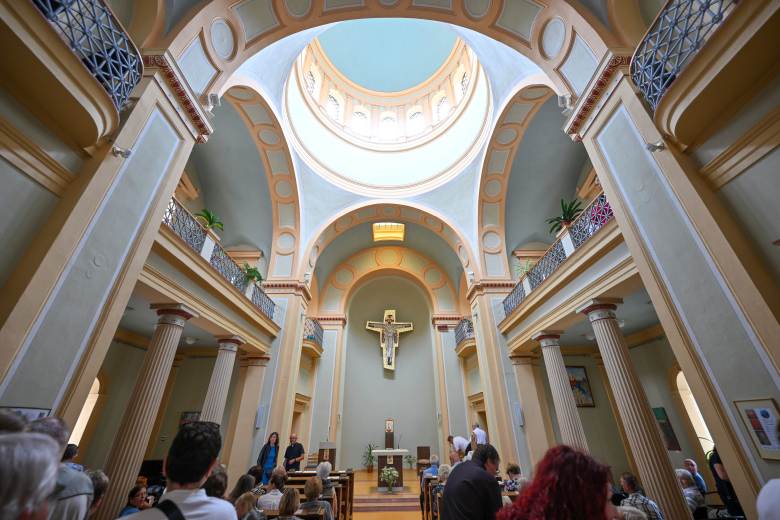 Opravenou kapli svatoanenské nemocnice požehnal biskup Konzbul Opravenou kapli svatoanenské nemocnice požehnal biskup Konzbul