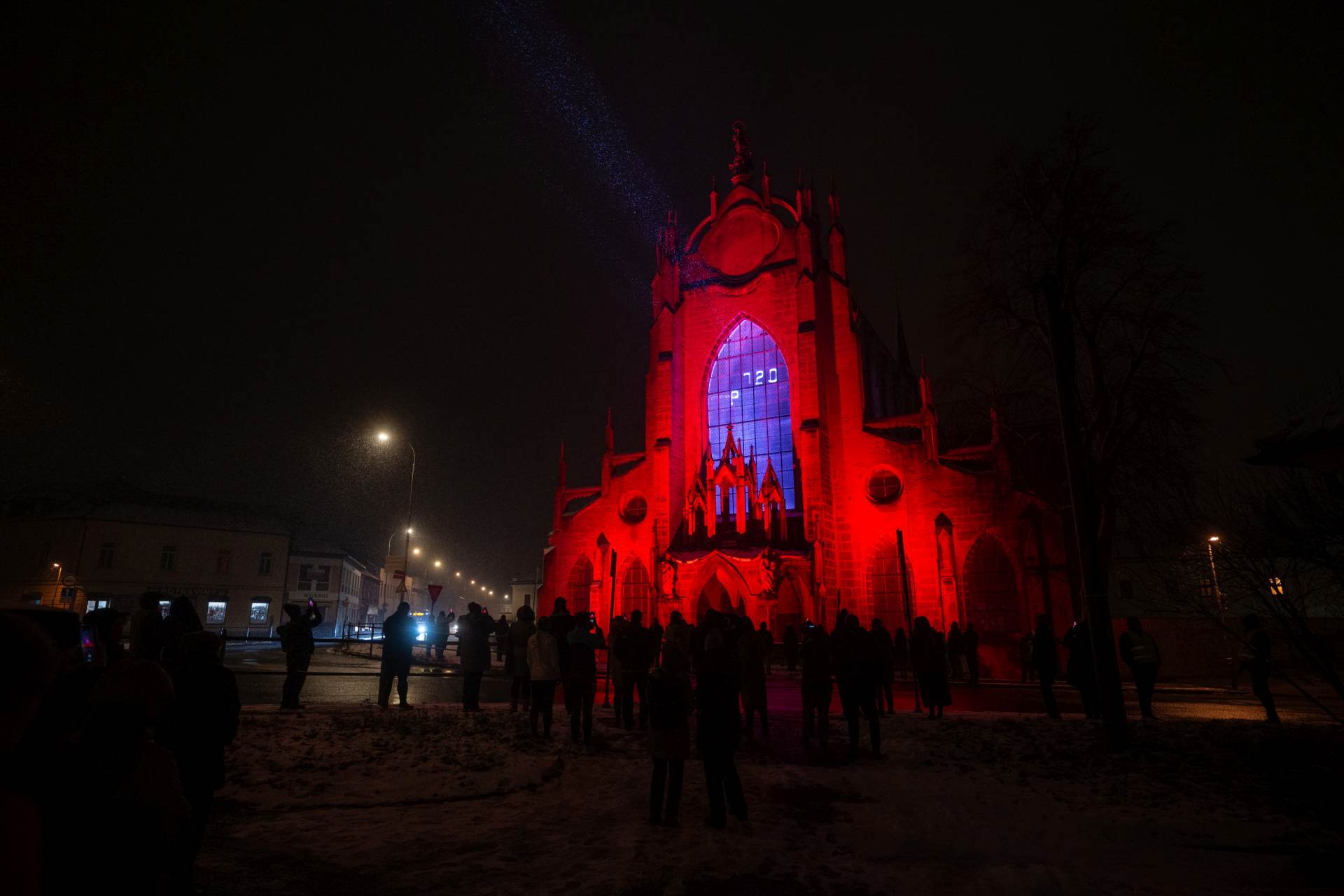 Červeně nasvícená