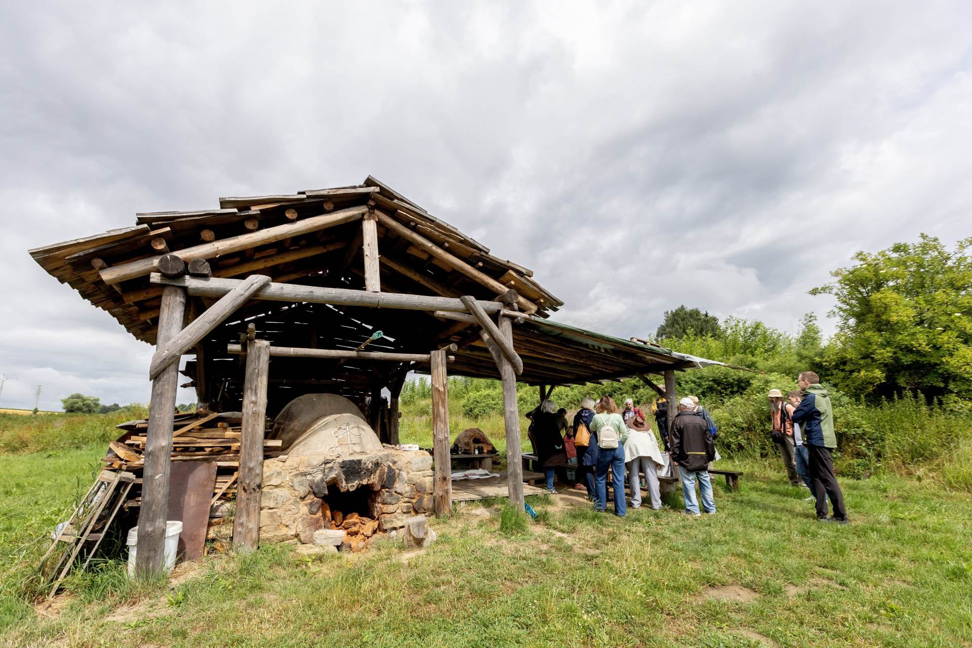 V areálu experimentální archeologie v H. Brodě přibudou pece na tavbu kovu