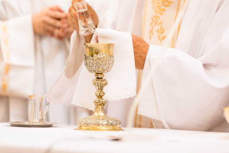 Vatikán tvrdí, že počet katolíků ve světě roste, kněží ale ubývá Vatikán tvrdí, že počet katolíků ve světě roste, kněží ale ubývá