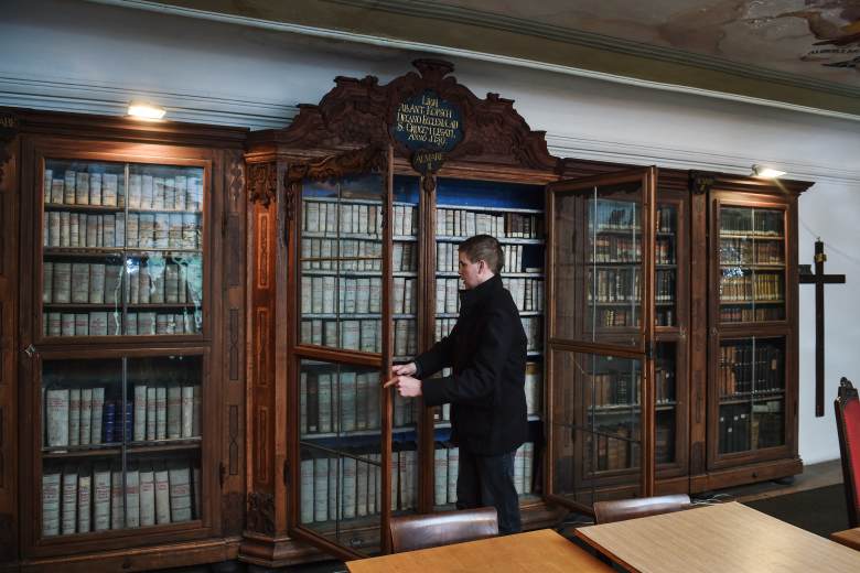 Kopschova knihovna se po 265 letech dočasně přestěhovala z libereckého kostela Kopschova knihovna se po 265 letech dočasně přestěhovala z libereckého kostela