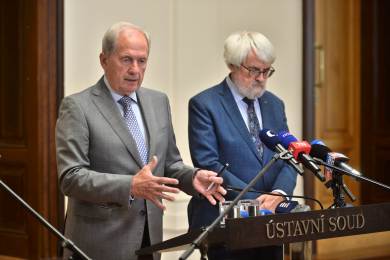Prezident bude součástí delegace na summitu NATO v Ankaře, rozhodl Ústavní soud