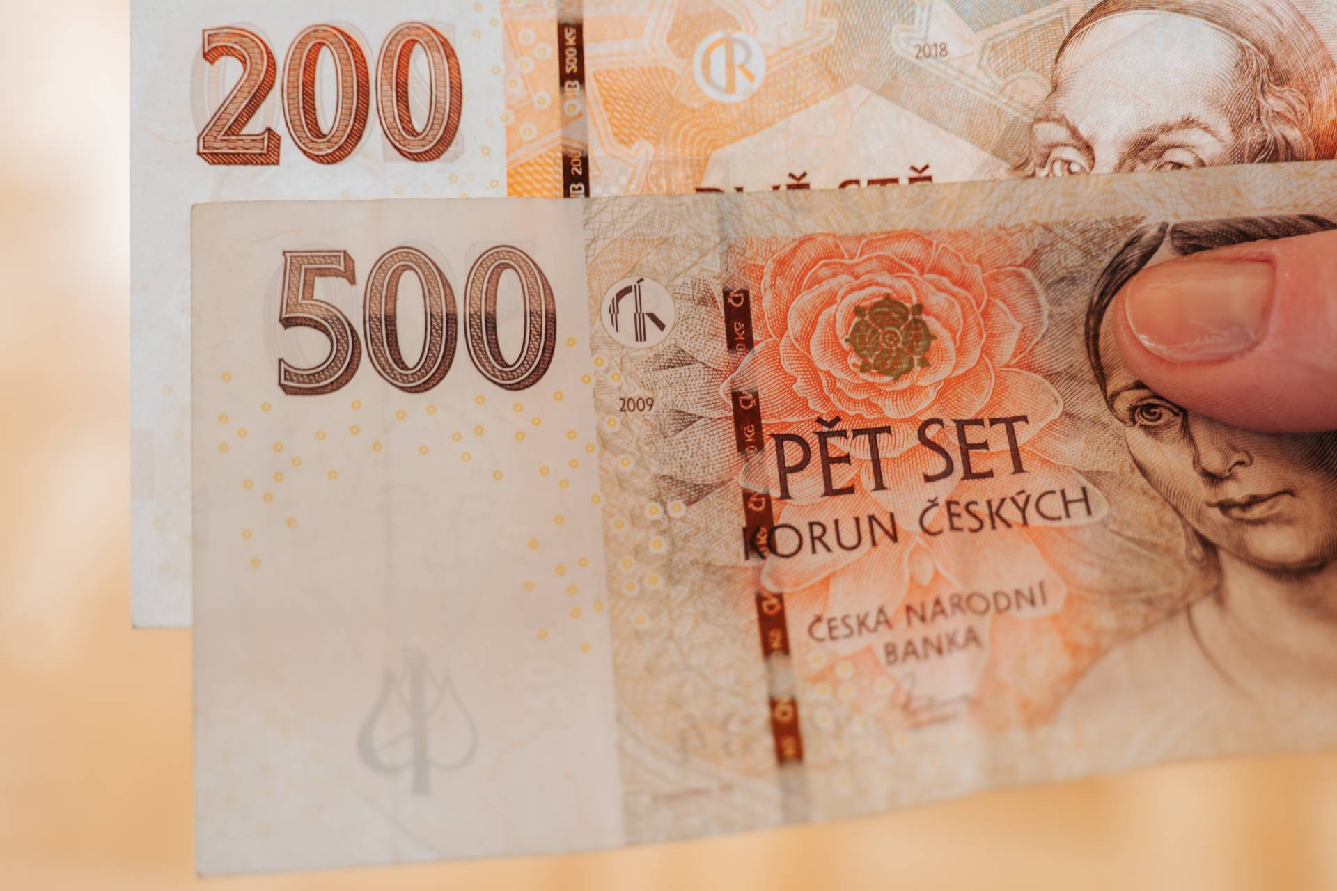ČNB zhoršila odhad letošního schodku veřejných financí na 2,5 pct HDP
