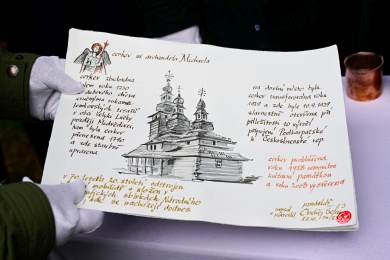 Obnova vyhořelého kostela svatého Michaela v zahradě Kinských je za polovinou