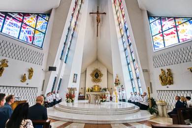Břeclavští farníci si při mši připomněli 30 let od vysvěcení kostela sv. Václava