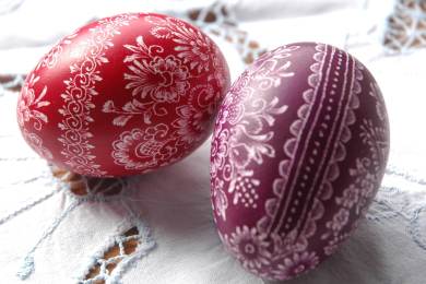 Výstava Kraslice v Kraslicích nabídne tradiční kraslice i krojované panenky