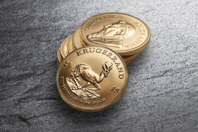 Cena zlata je kvůli napětí kolem Grónska na rekordních téměř 4700 USD/oz