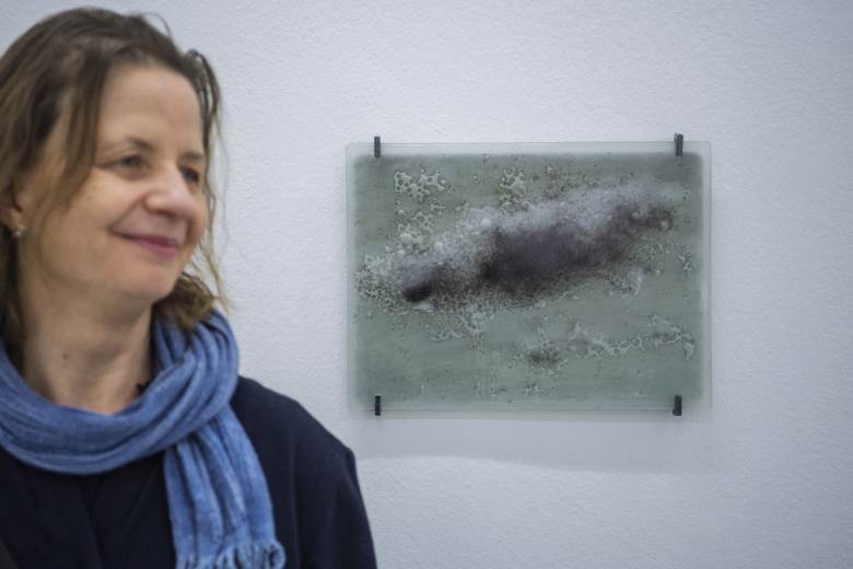 Dům umění v Českých Budějovicích ode dneška hostí skleněné obrazy Lady Semecké