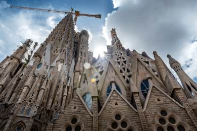 Papež požehná nejvyšší kostelní věži na světě v chrámě Sagrada Familia