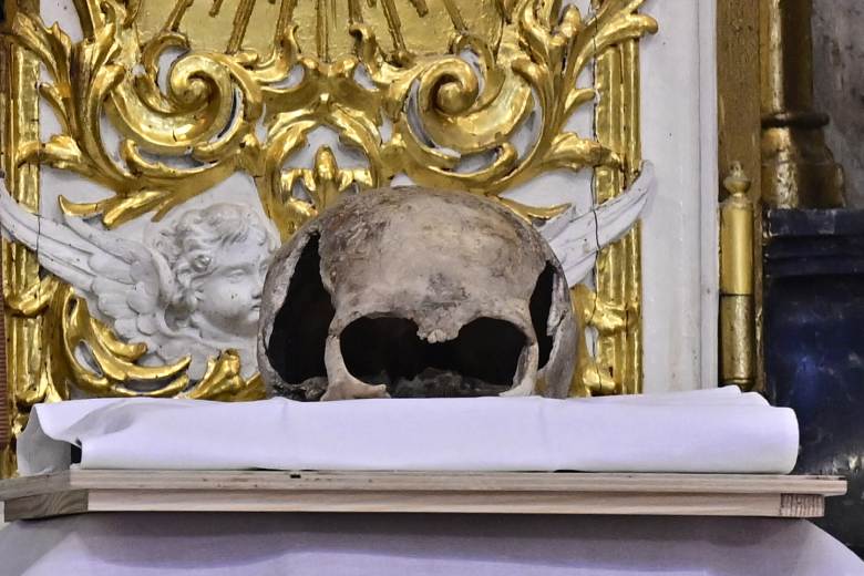 Arcibiskup Přibyl nechce riskovat, že by se lebka sv. Zdislavy ztratila podruhé