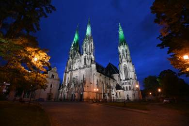 Nové LED osvětlení katedrály v Olomouci šetří energii a zvýrazňuje detaily