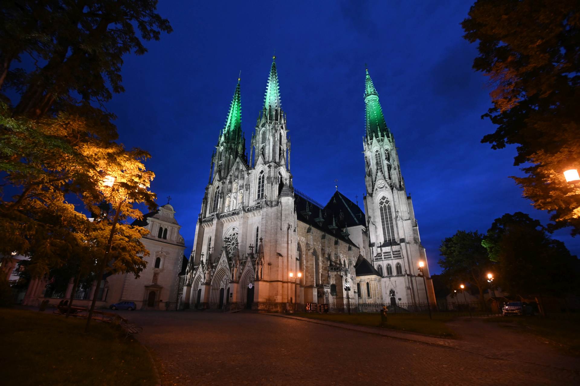 Nové LED osvětlení katedrály v Olomouci šetří energii a zvýrazňuje detaily
