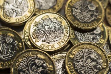 Růst britské ekonomiky zpomalil na 0,3 procenta, překonal však očekávání