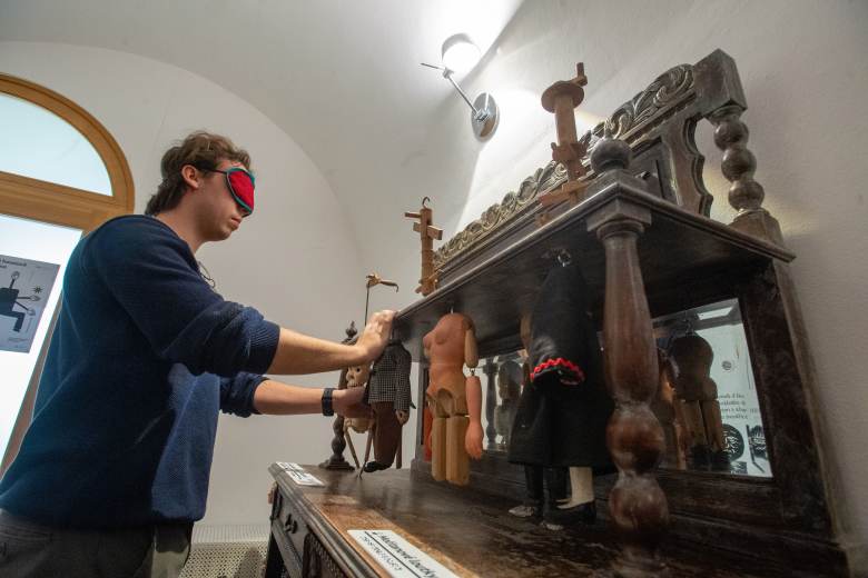 Loutkářské muzeum otevřelo expozici pro nevidomé a slabozraké návštěvníky Loutkářské muzeum otevřelo expozici pro nevidomé a slabozraké návštěvníky