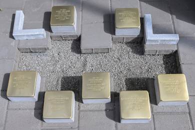 Rodinu významných průmyslníků Löw-Beerů připomíná v Brně 18 kamenů zmizelých