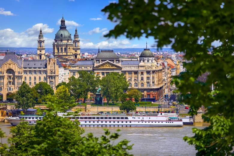 AP: Orbánovi přívrženci v Budapešti protestovali proti odvolávání prezidenta