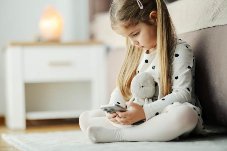 Experti: Malé děti on-line sledují nesmyslná videa, ty starší zveřejňují videa