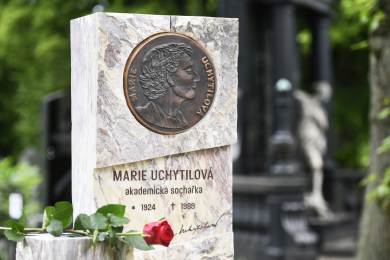 Plzeň zřídila čestný hrob sochařky, medailérky a čestné občanky Marie Uchytilové