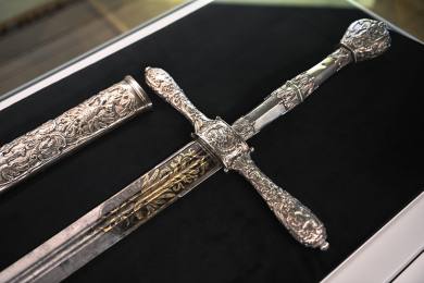 V holešovském zámku je vystavený historicky cenný meč Jana z Rottalu
