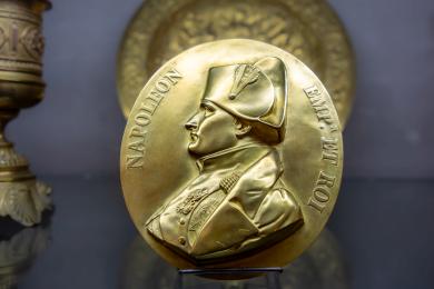 Dvě pistole, jež patřily Napoleonovi, se vydražily v přepočtu za 42,6 milionu Kč Dvě pistole, jež patřily Napoleonovi, se vydražily v přepočtu za 42,6 milionu Kč