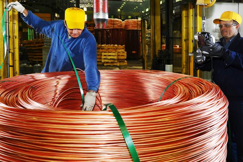 Trump podepsal zavedení 50procentního cla na dovoz mědi, začne platit v pátek Trump podepsal zavedení 50procentního cla na dovoz mědi, začne platit v pátek