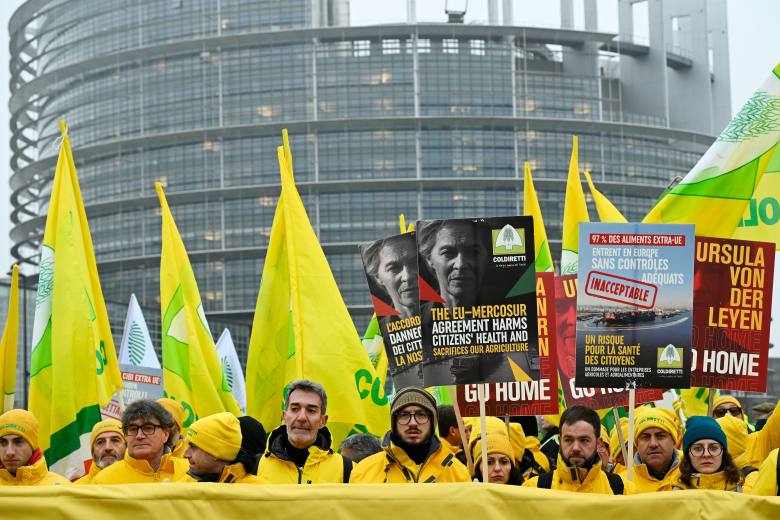 Před Evropským parlamentem demonstrovali zemědělci proti dohodě Mercosur