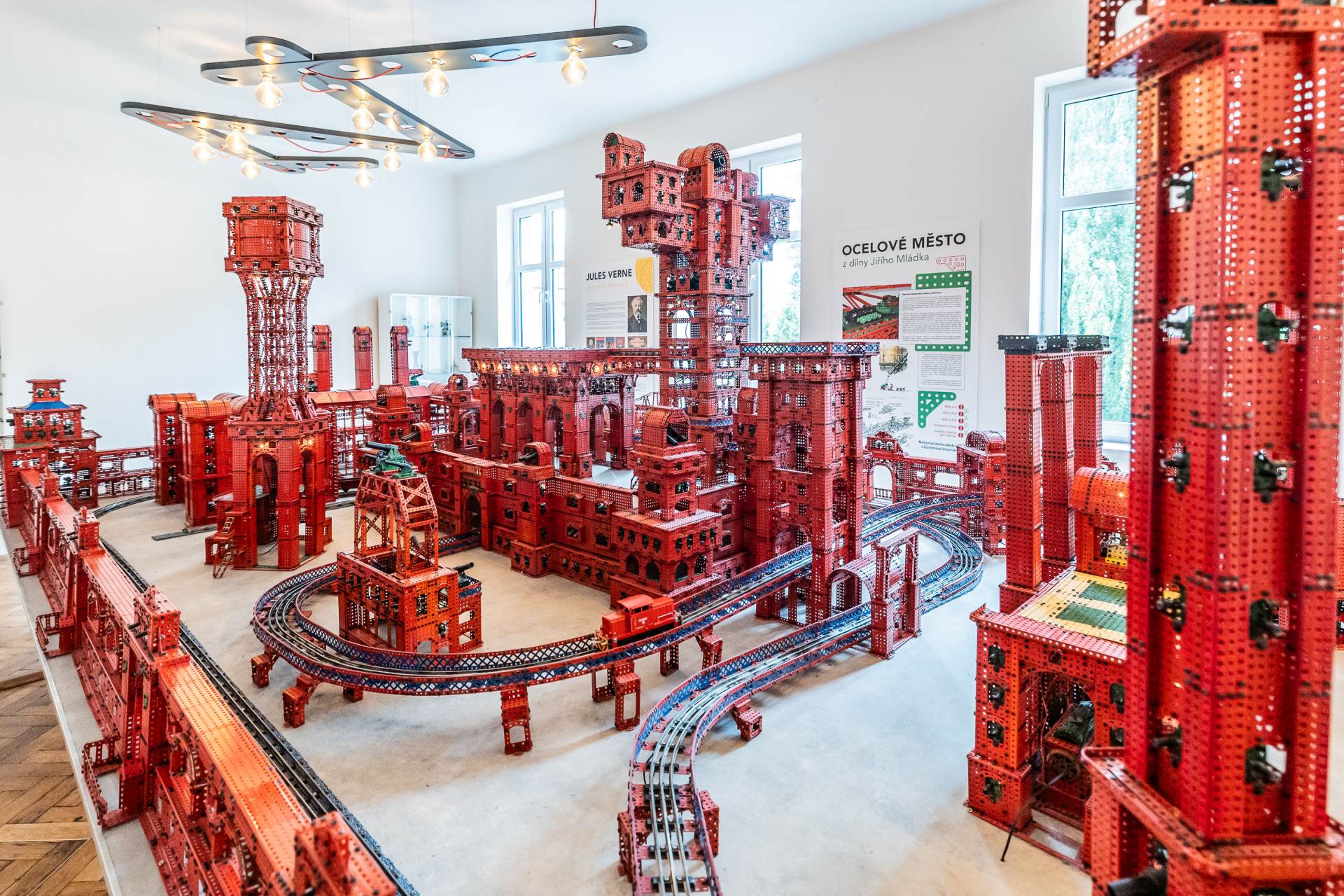 Výročí stavebnice Merkur v Polici nad Metují připomenou akce v muzeu i v parku