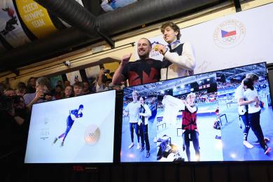 Politici gratulovali rychlobruslaři Jílkovi ke zlatu na OH