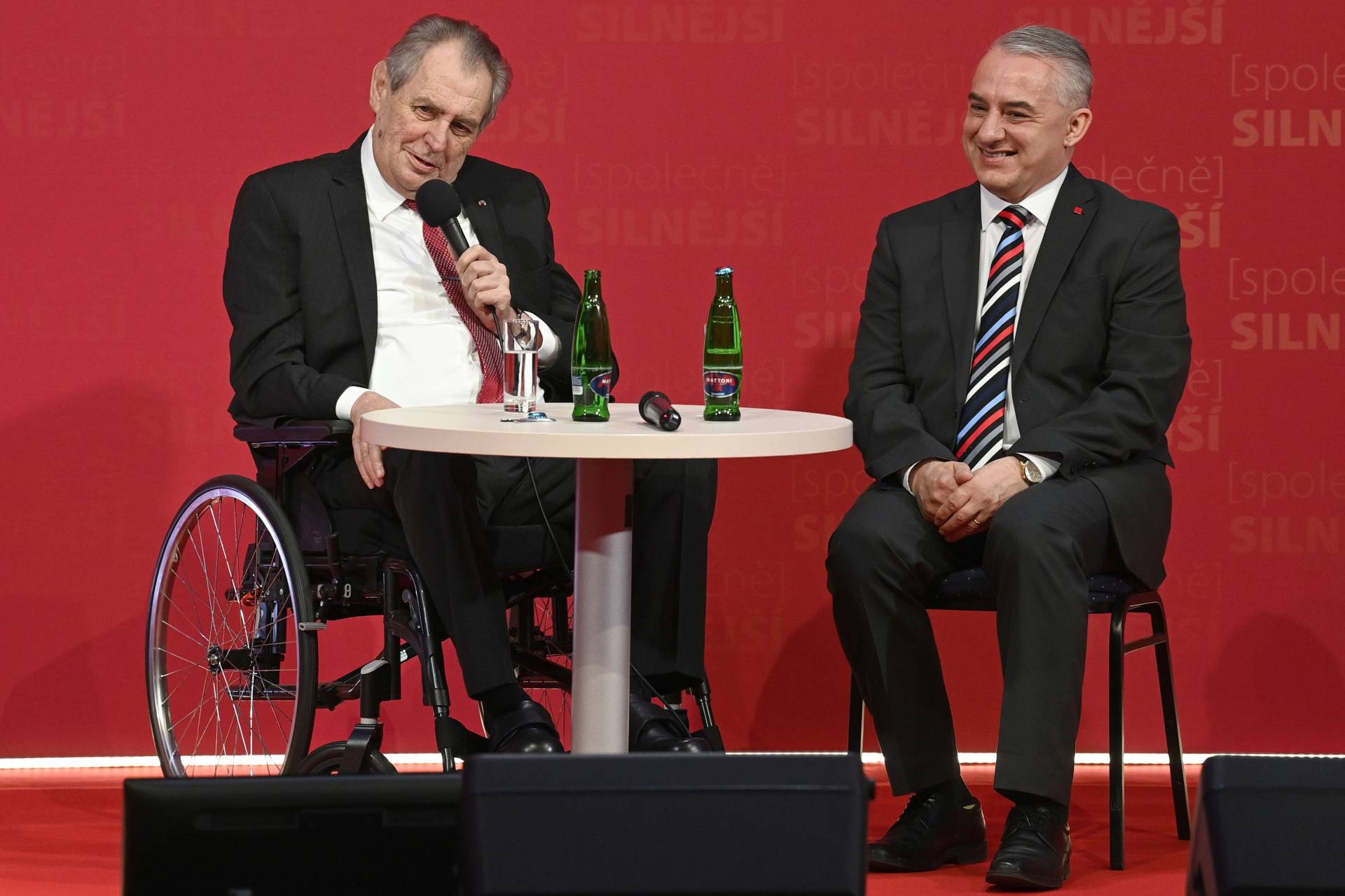  ČR vláda hospodářství volby sněmovna Zeman Klaus 