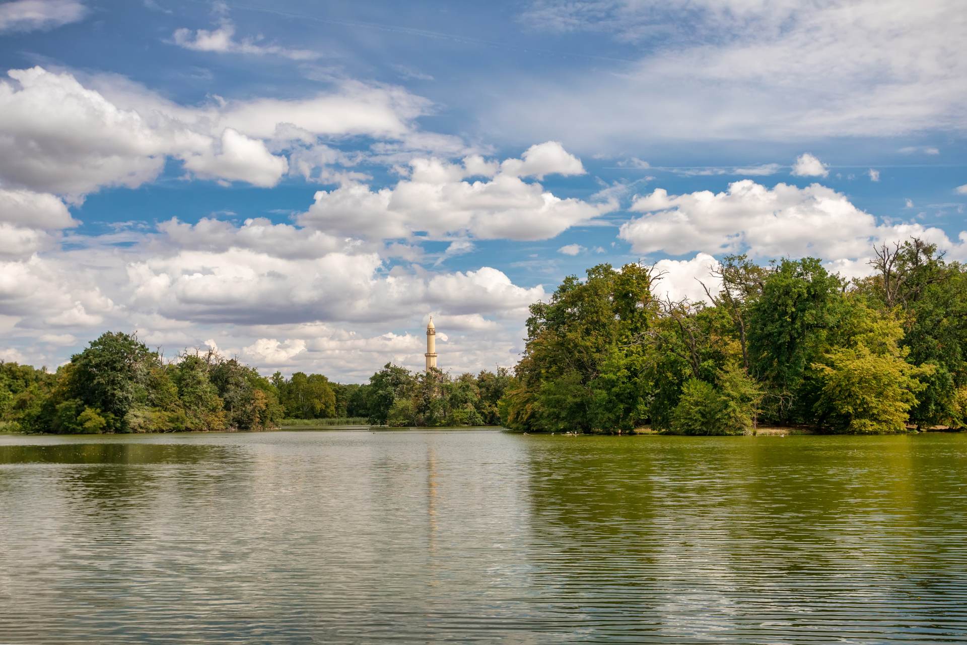 ÚS odmítl stížnost Lichtenštejnů ve sporu o majetek na Břeclavsku, včetně zámků