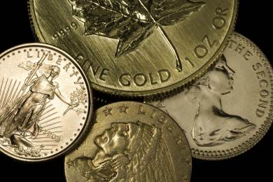 Cena zlata se poprvé dostala na rekordních více než 4000 USD za unci