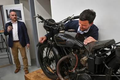 V ostravské restaurátorské dílně zprovoznili anglický motocykl z roku 1929