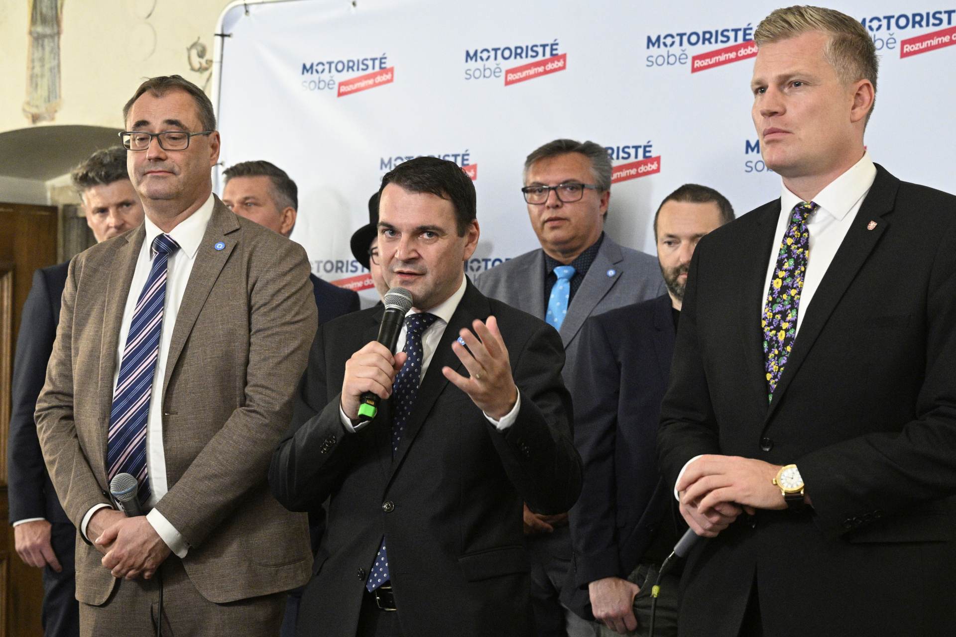 Možná vláda ANO, SPD a Motoristů bude podle komentářů slabá, nelze čekat reformy