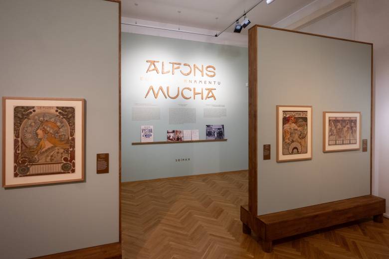 Muzeum v Chrudimi otevřelo novou podobu expozice plakátů Alfonse Muchy