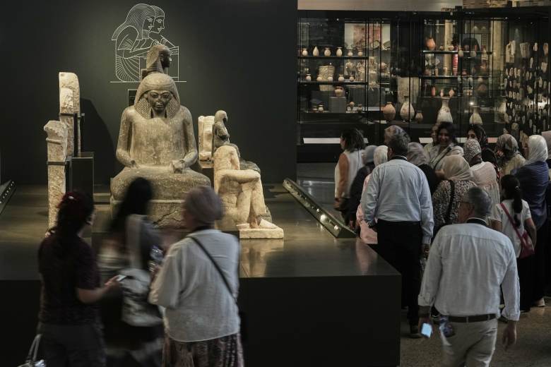 V Gíze otevřou největší muzeum světa, v počtu exponátů předčí i pařížský Louvre V Gíze otevřou největší muzeum světa, v počtu exponátů předčí i pařížský Louvre