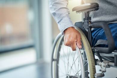 Průzkum: Třetina vážně postižených nemá důstojný život, polovině chybí pomoc