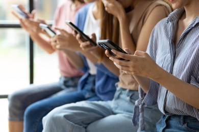 Čína bude dotovat nákupy chytrých telefonů, aby podpořila domácí výdaje