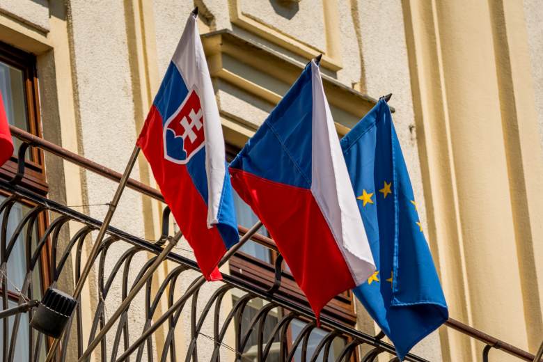 Průzkum: Většina lidí je proti vyvěšování jiných vlajek na státních budovách