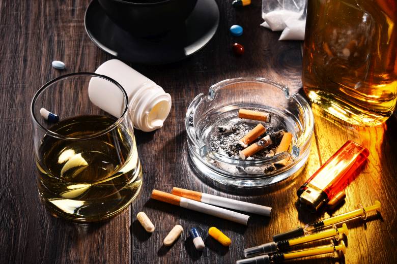 Zpráva: Asi 72 pct lidí v ČR užívá návykové látky, hlavně tabák, alkohol a léky