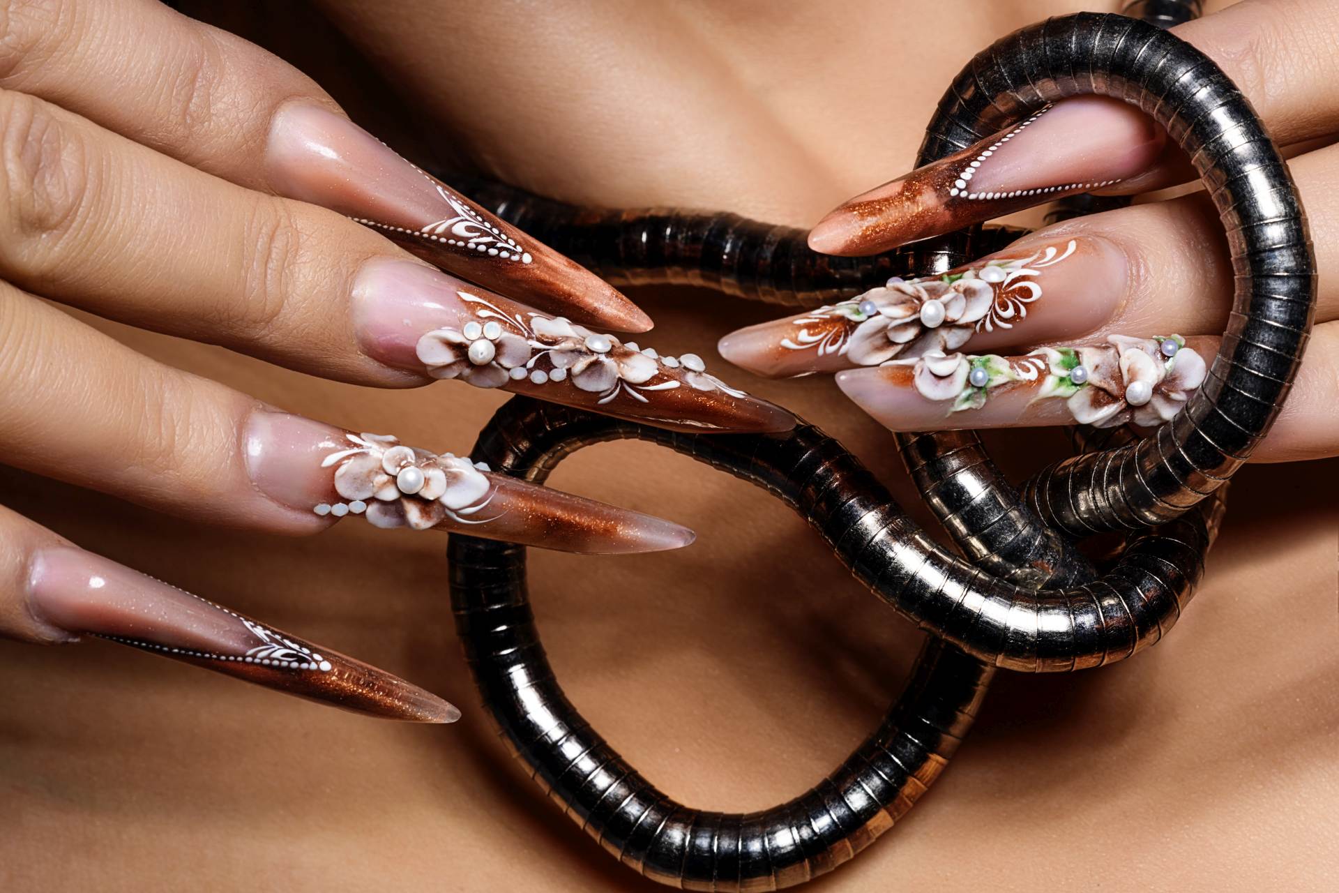 AP: Kubánky si navzdory ekonomickým těžkostem oblíbily extravagantní nehty