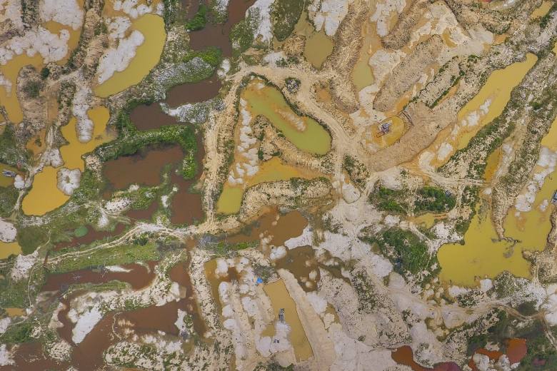 Policie a Interpol v Amazonii zatkly 200 lidí kvůli nelegální těžbě zlata