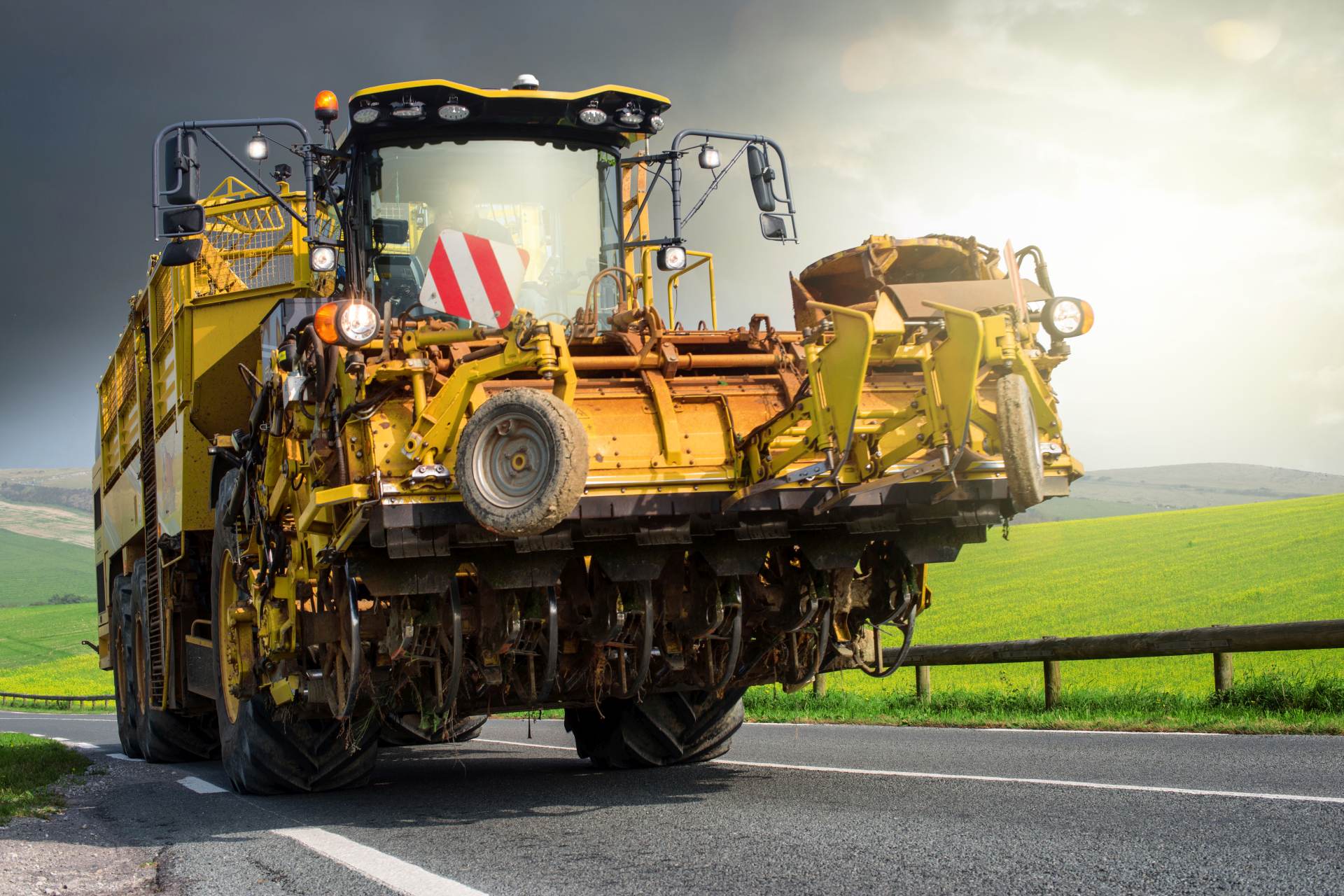 Francouzští rolníci protestují proti paktu Mercosur, traktory byly ve Versailles